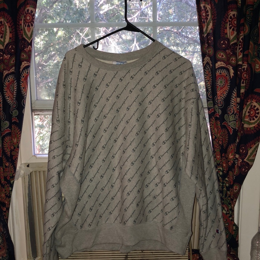 Gray crewneck